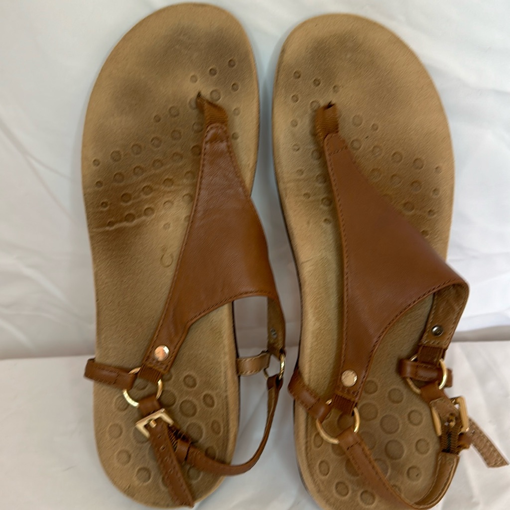 Vionic Camel Colored Sandals